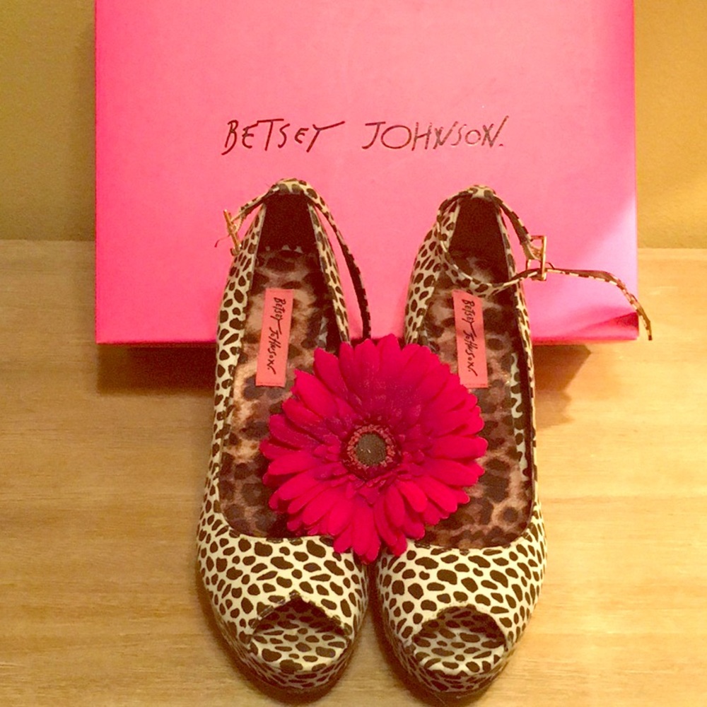 Betsy Johnson Minnie Leopard peep-toe wedges